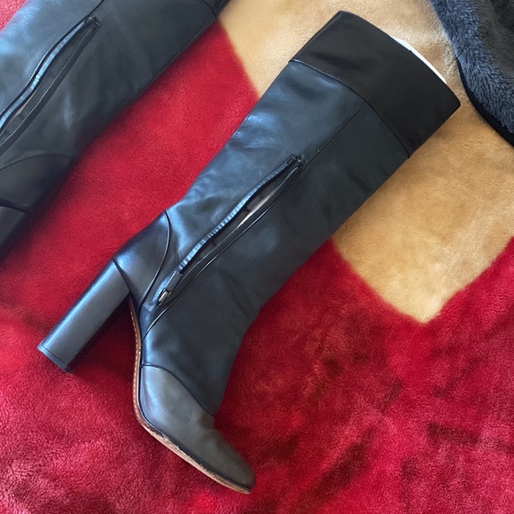 Louis Vuitton - Picture 3 of 8